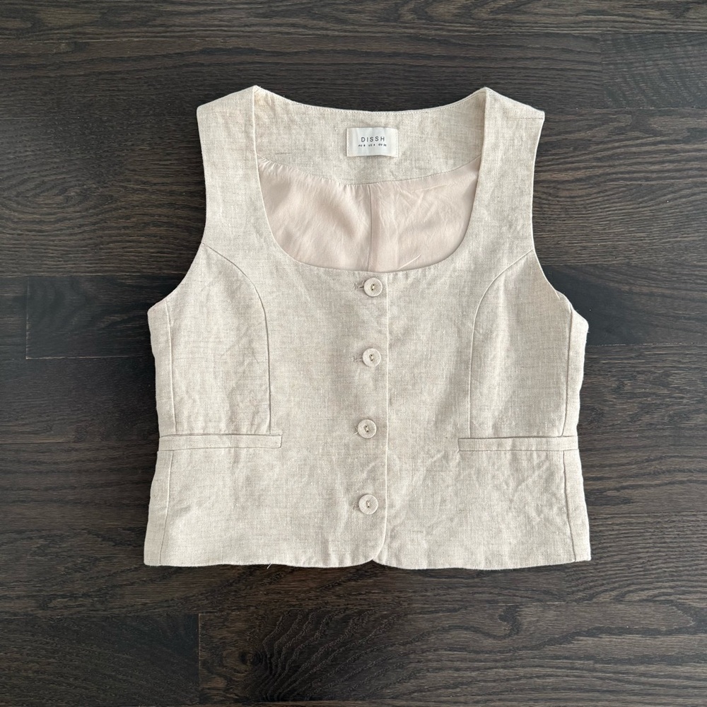 DISSH Natural Beige Linen-Blend Button Crop Vest
